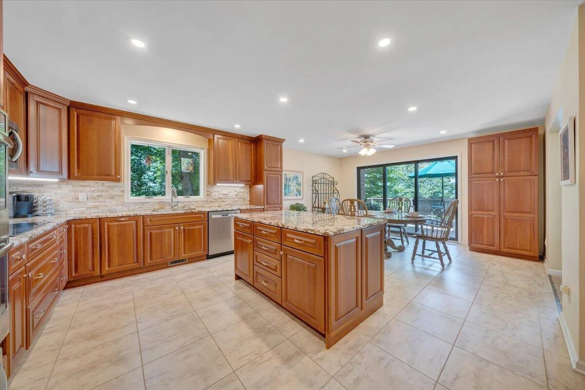 114 Freeboard DR - Photo 39