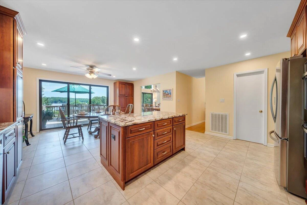 114 Freeboard DR - Photo 41
