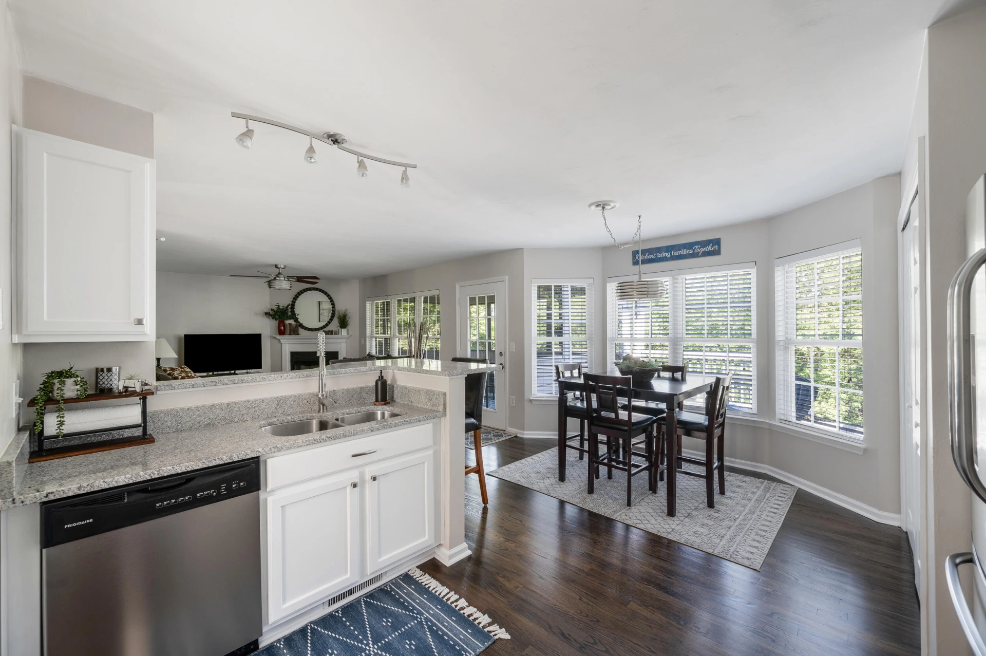 220 Bush DR - Photo 16