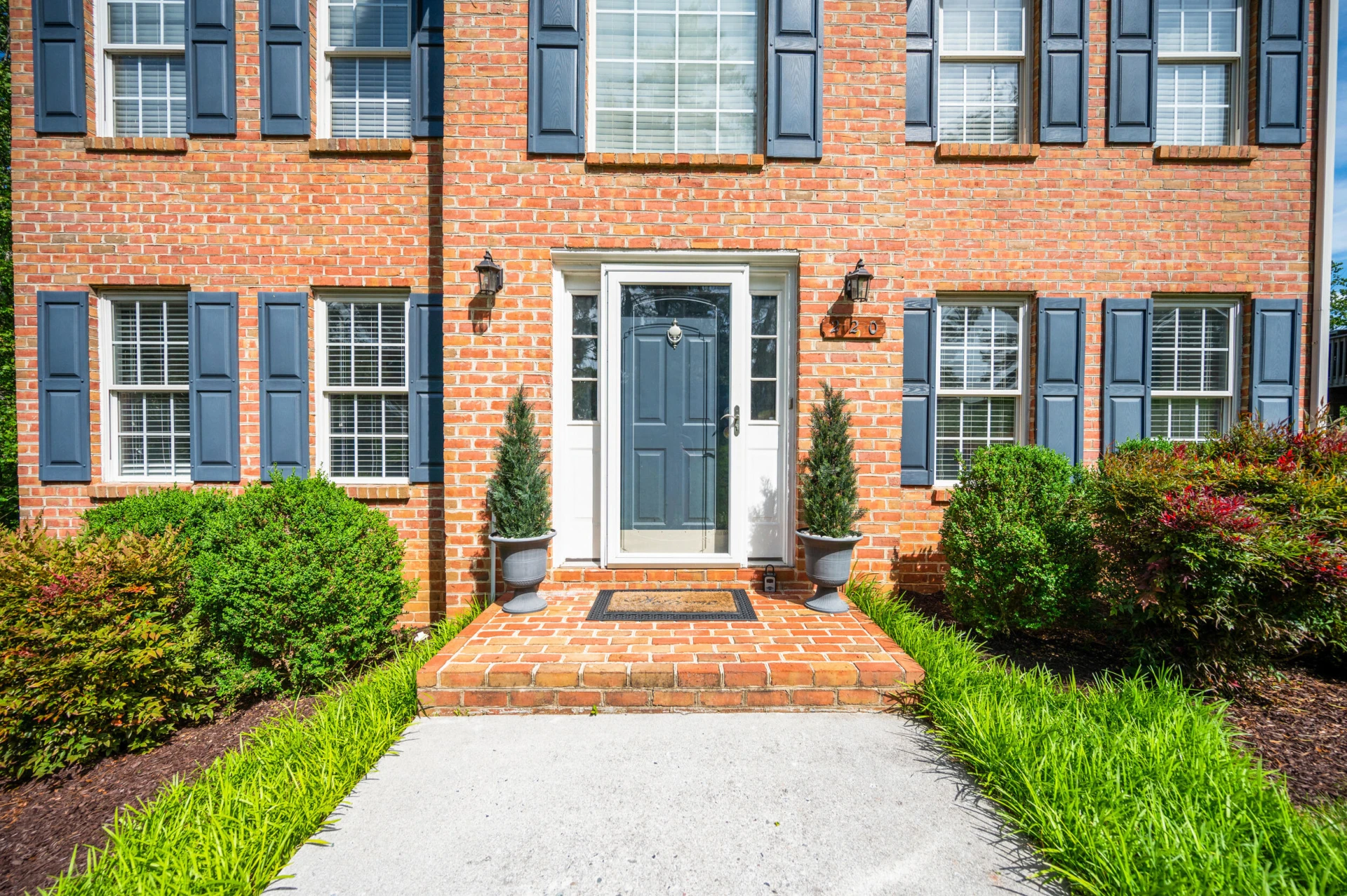 220 Bush DR - Photo 2