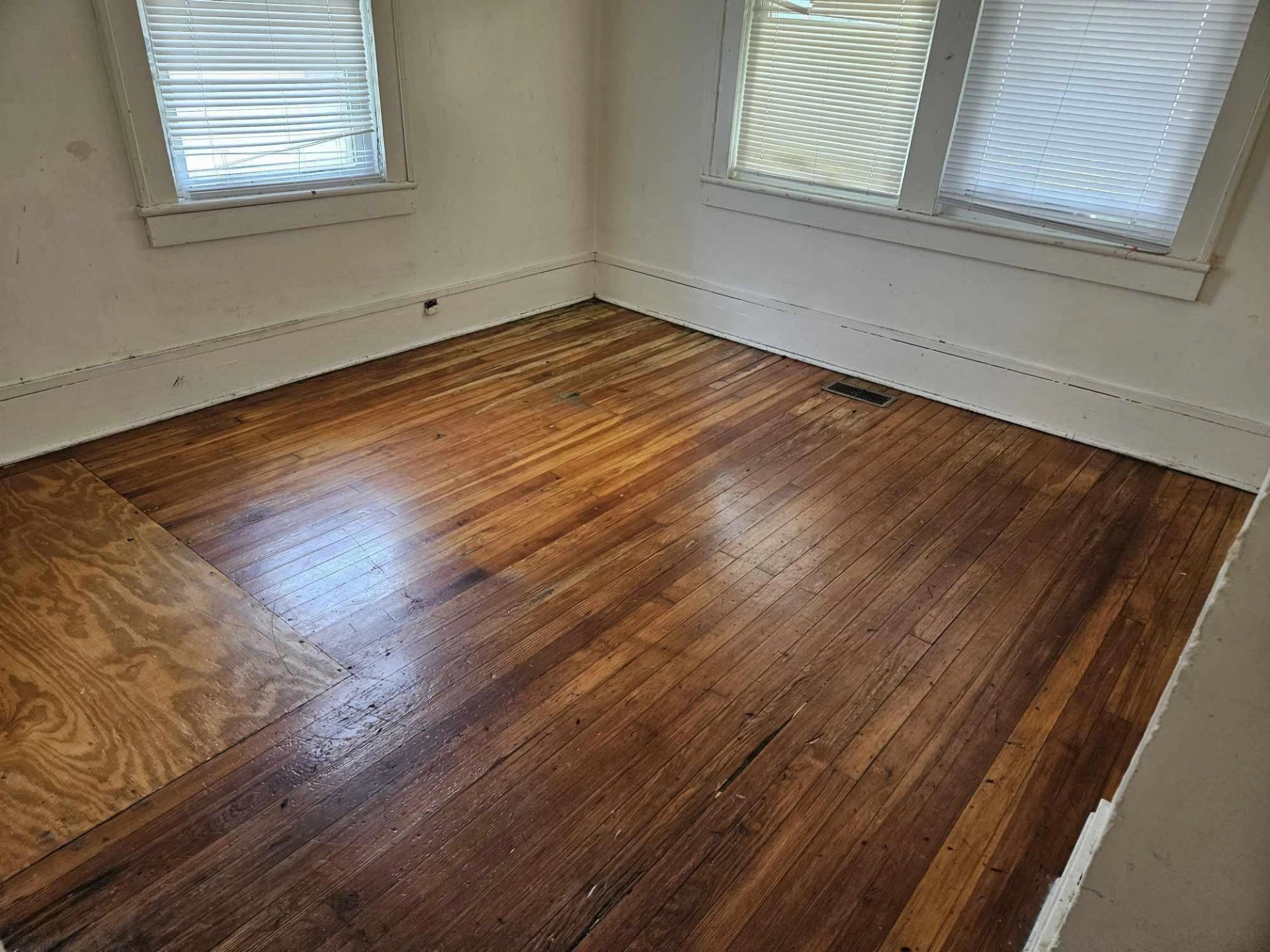 1629 Moorman AVE - Photo 4