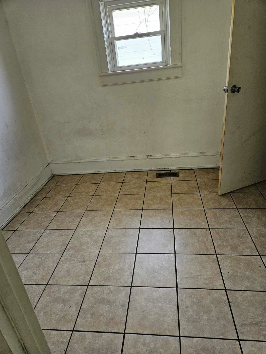1629 Moorman AVE - Photo 7