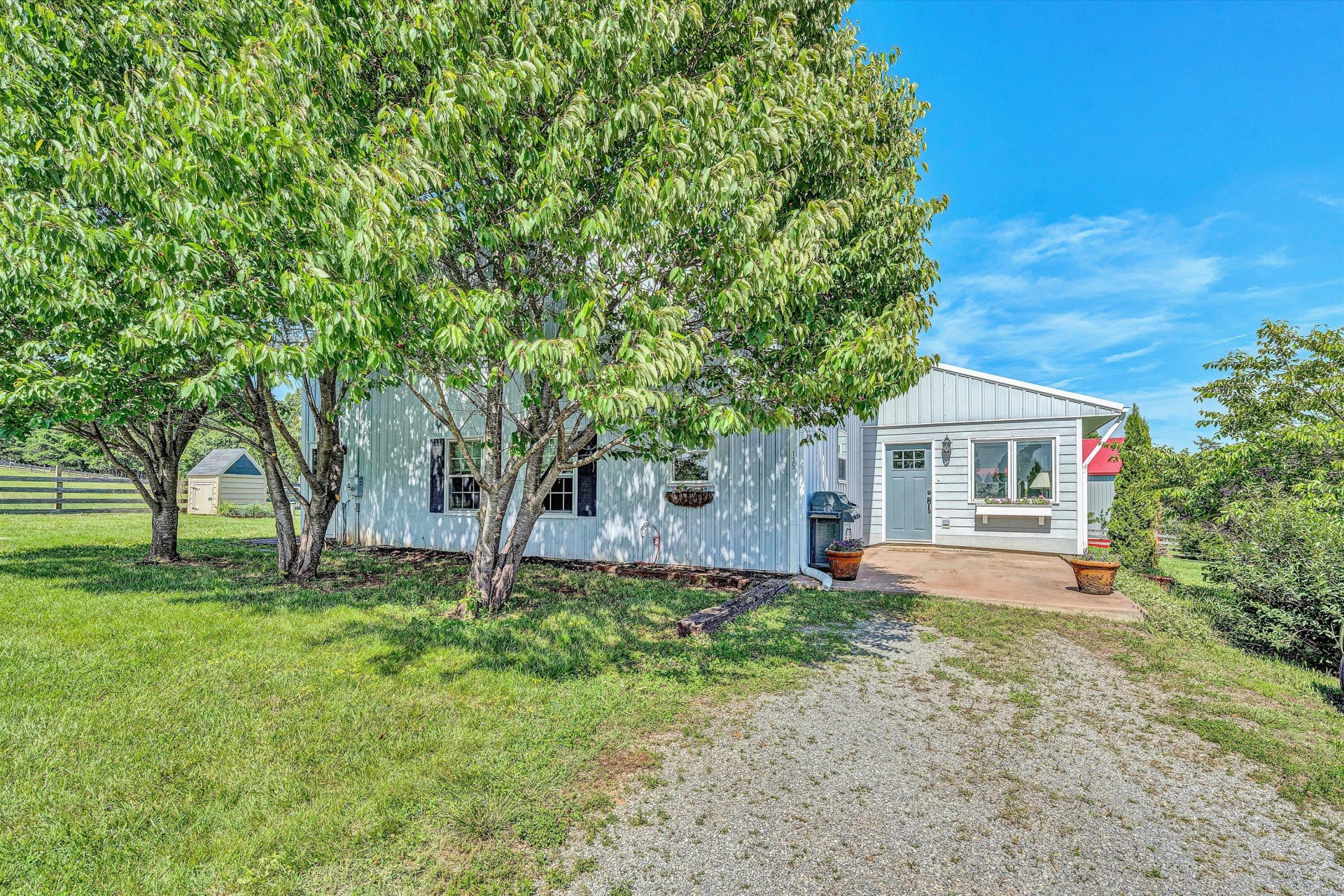 135 Holyfield LN - Photo 5