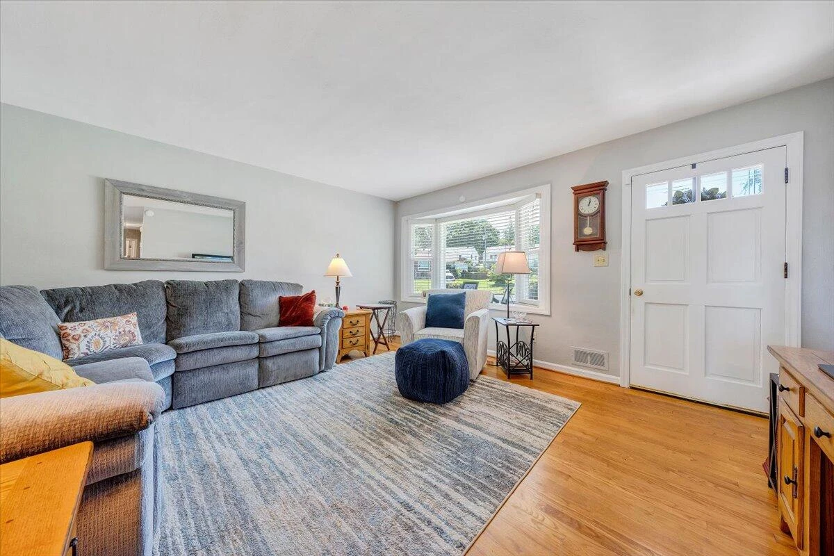 3301 Whittle ST - Photo 4