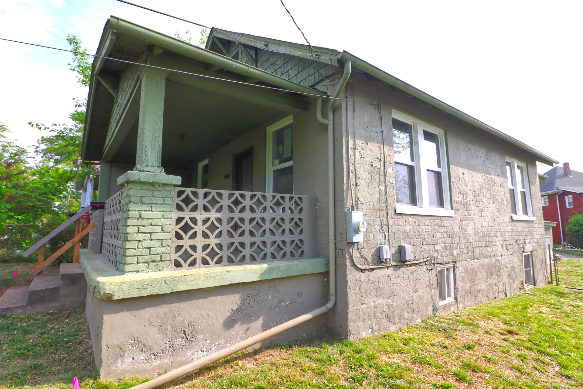 1412 9th ST - Photo 2