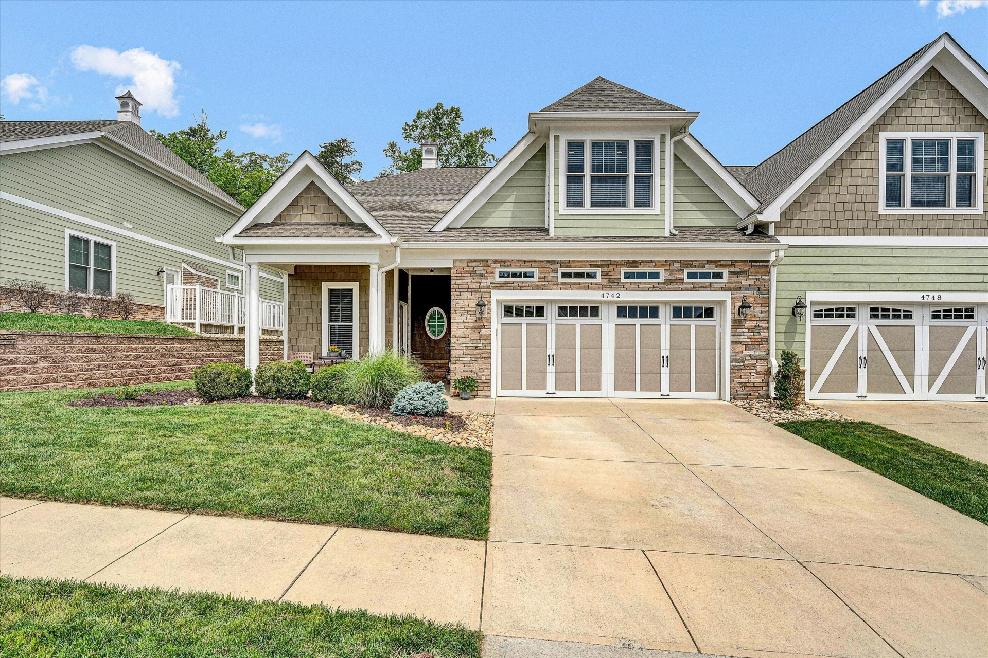 4742 Leigh LN