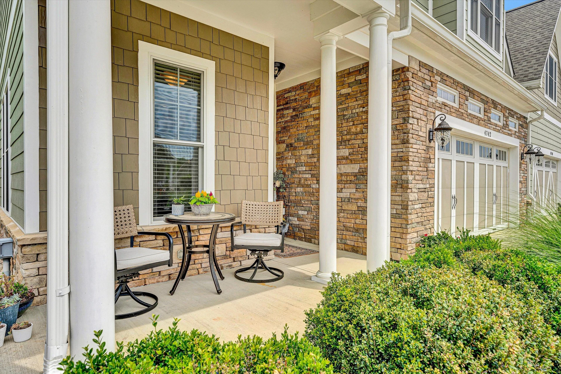 4742 Leigh LN - Photo 3