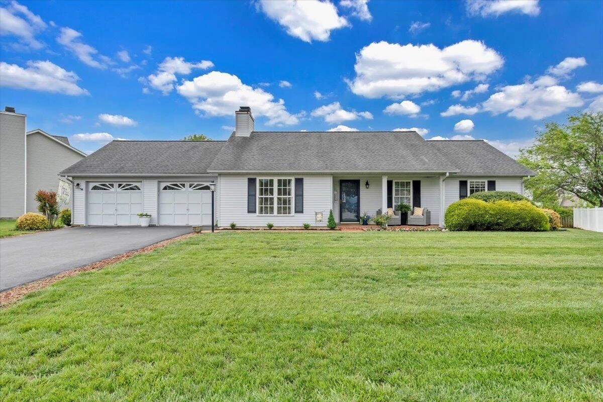 2420 Carlsbad CIR