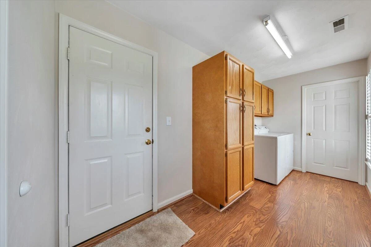 2420 Carlsbad CIR - Photo 18