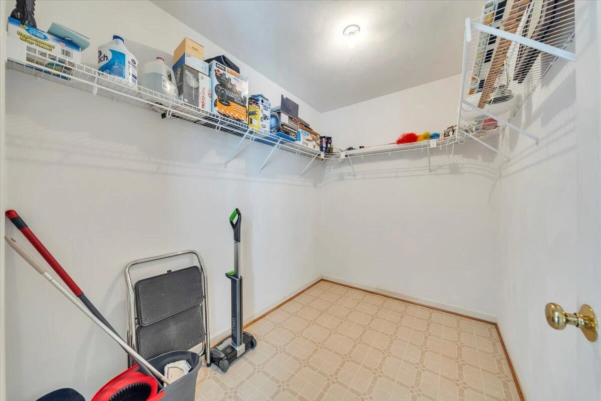 2420 Carlsbad CIR - Photo 20