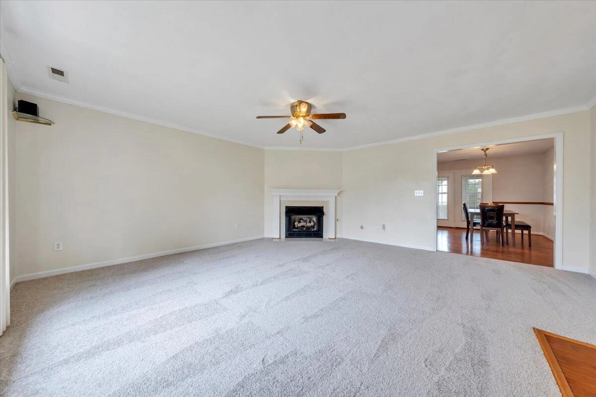 2420 Carlsbad CIR - Photo 3