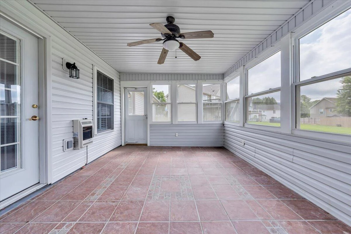 2420 Carlsbad CIR - Photo 32