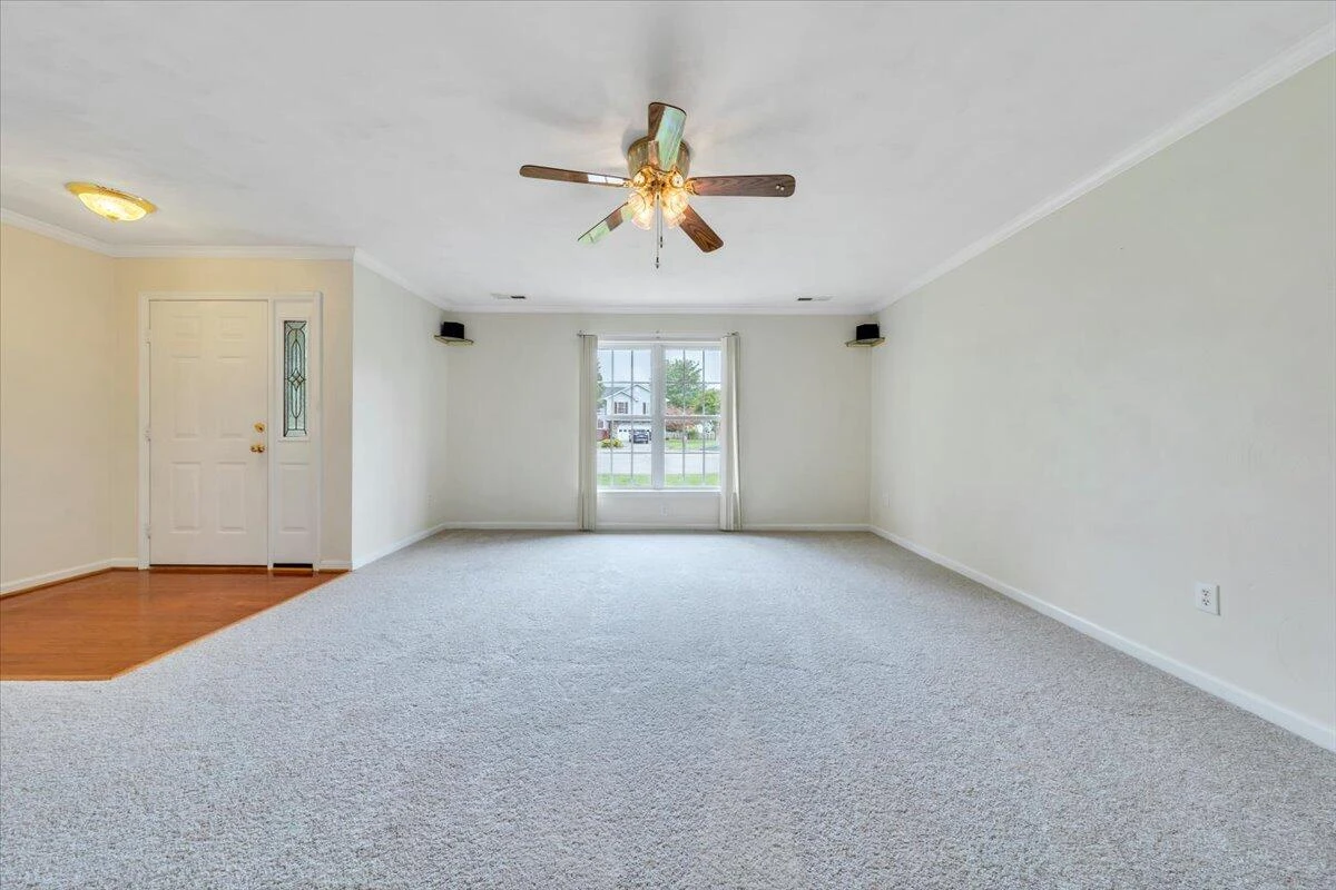 2420 Carlsbad CIR - Photo 5