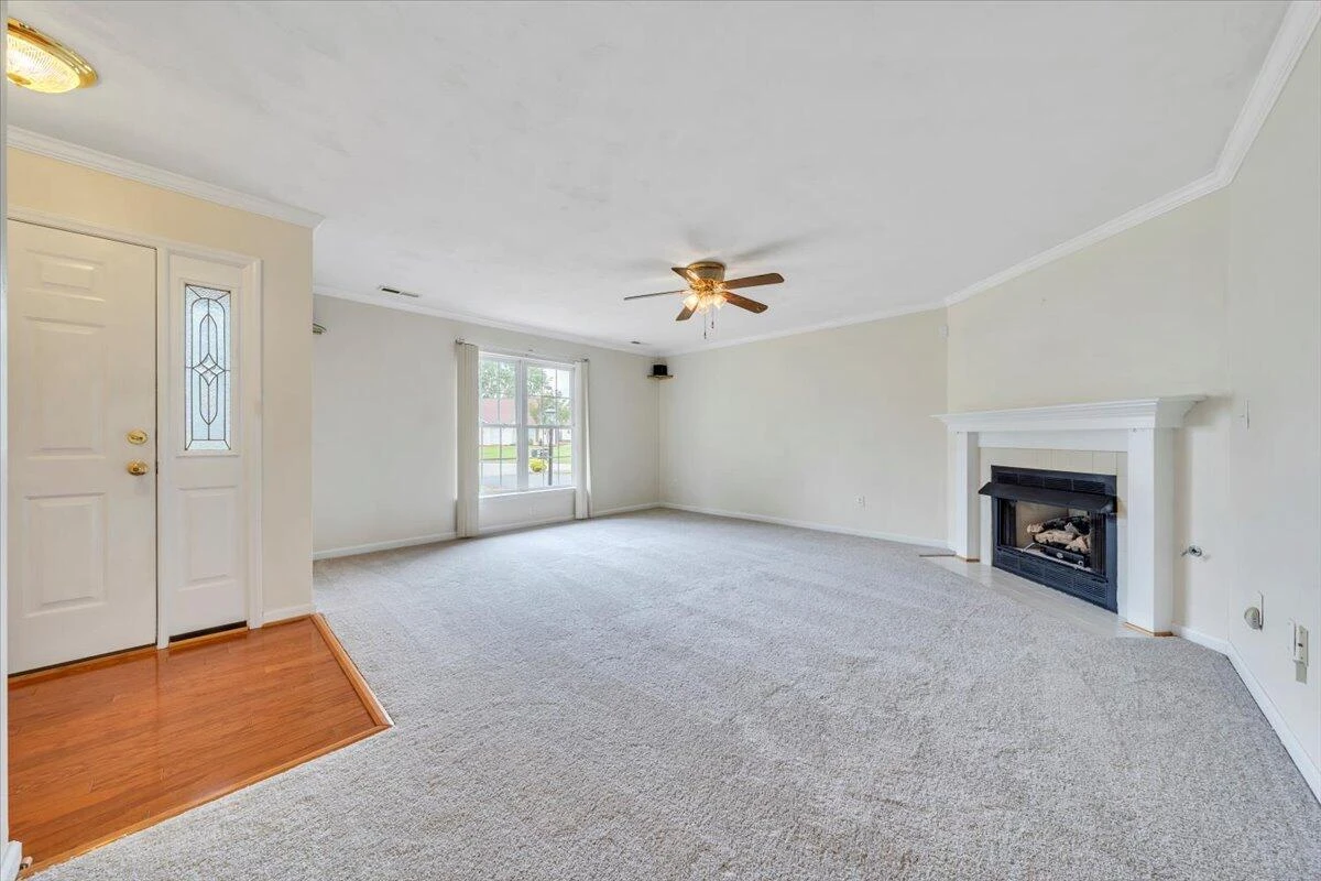 2420 Carlsbad CIR - Photo 6