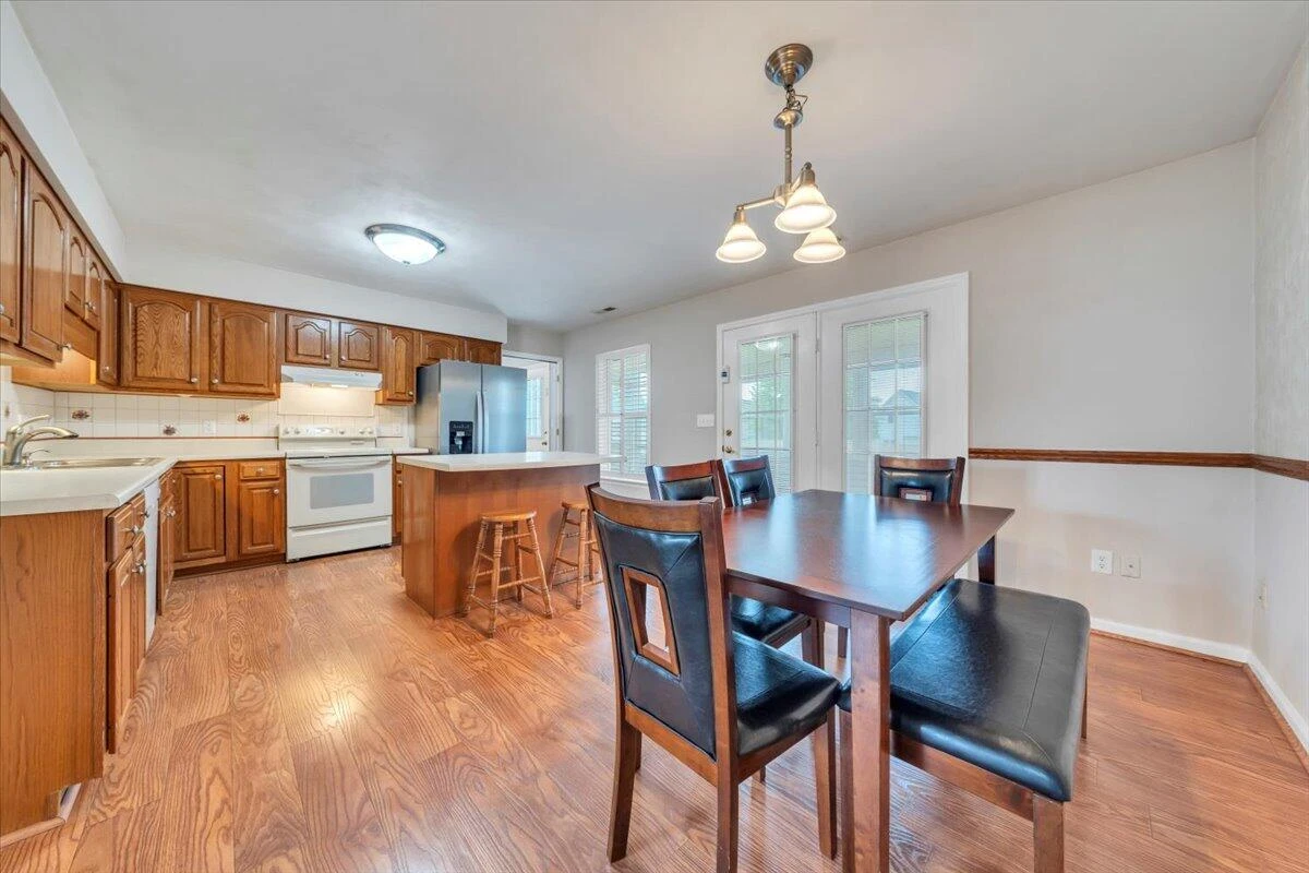 2420 Carlsbad CIR - Photo 7