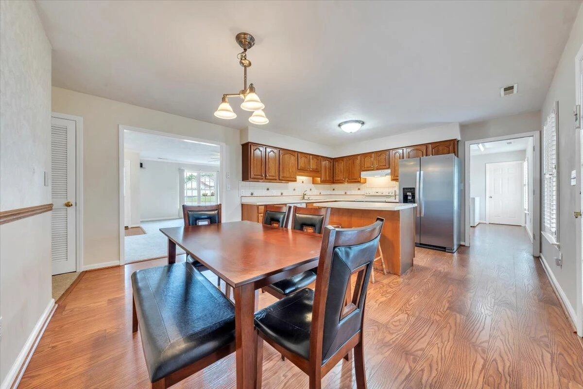 2420 Carlsbad CIR - Photo 8