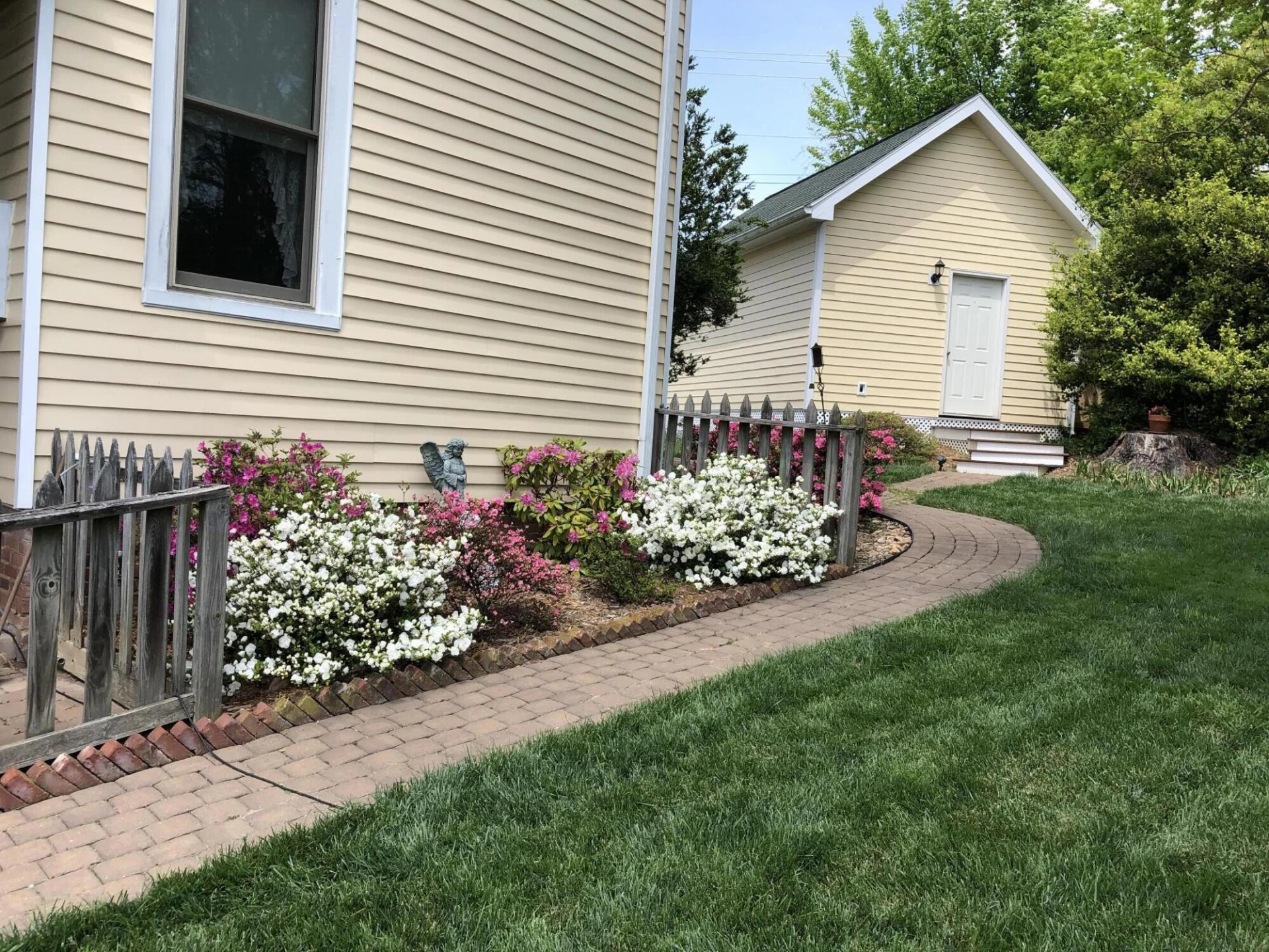 502 Longwood AVE - Photo 3
