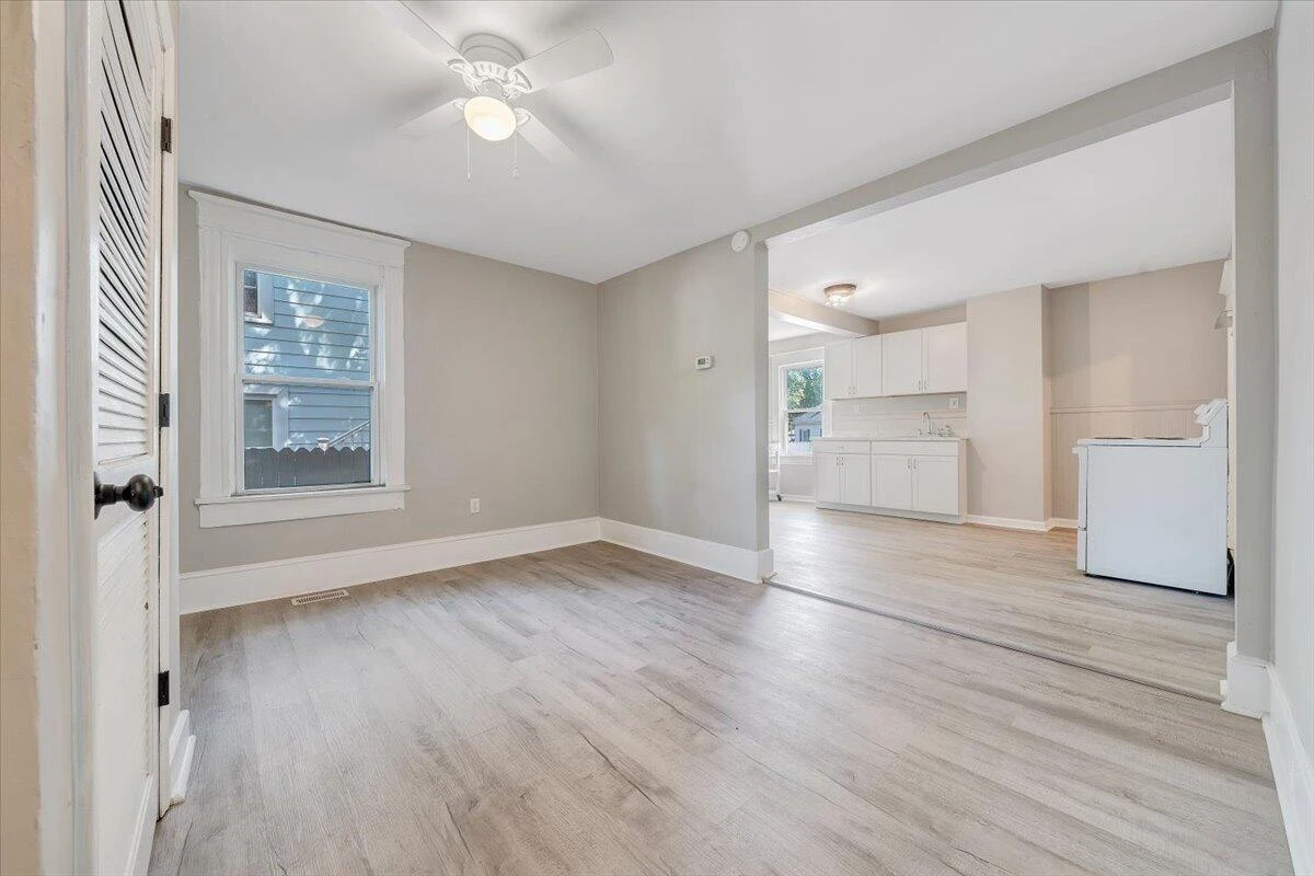 1120 6th ST - Photo 11