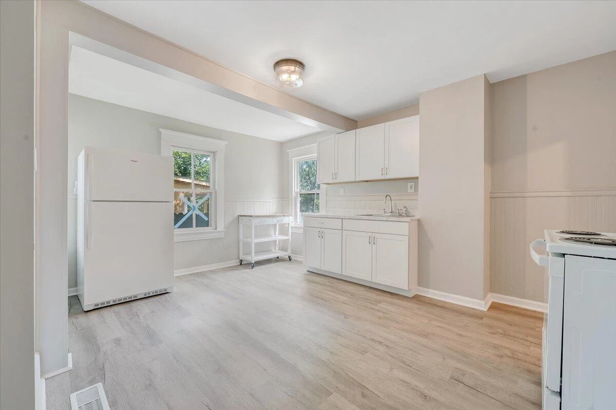 1120 6th ST - Photo 13