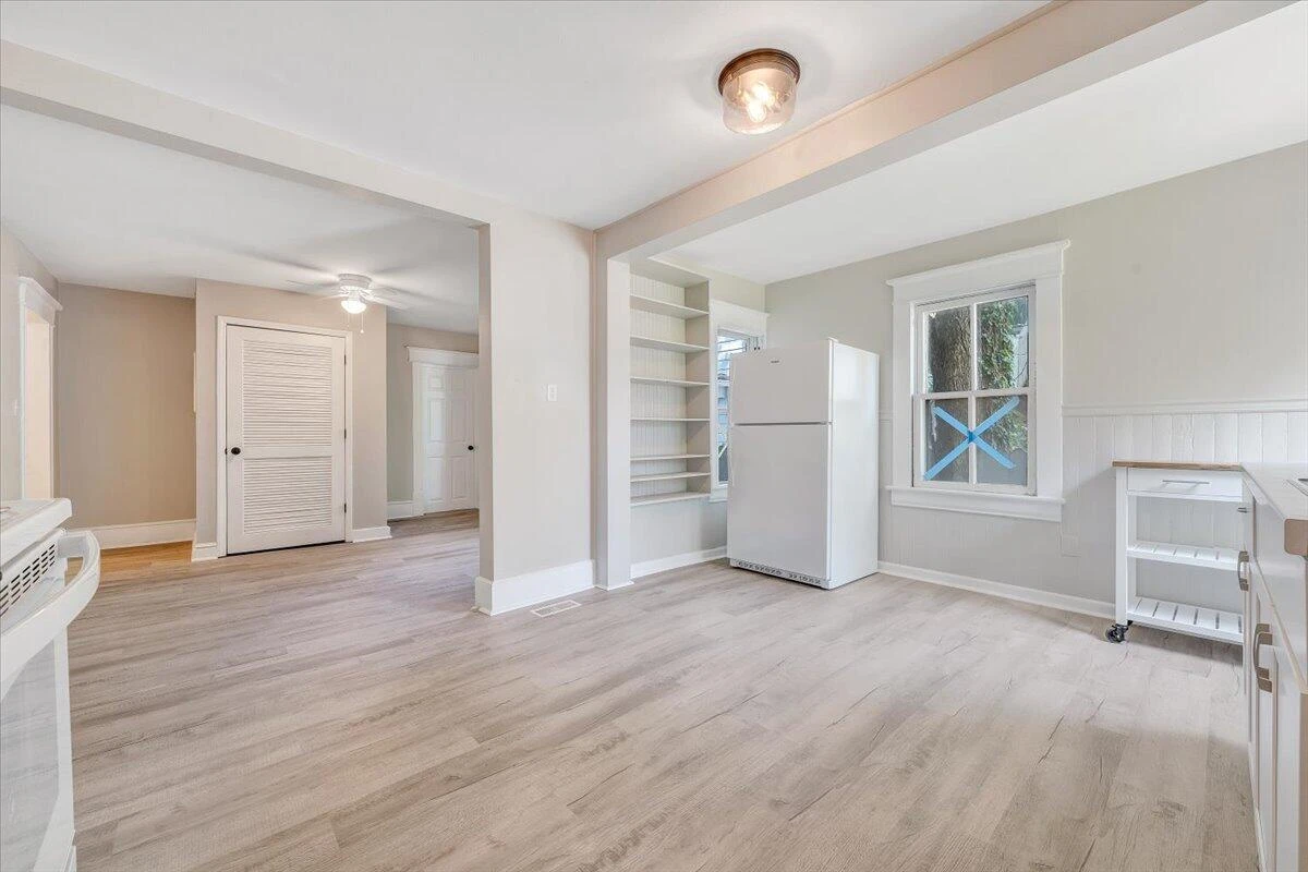 1120 6th ST - Photo 18