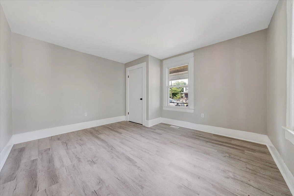 1120 6th ST - Photo 19