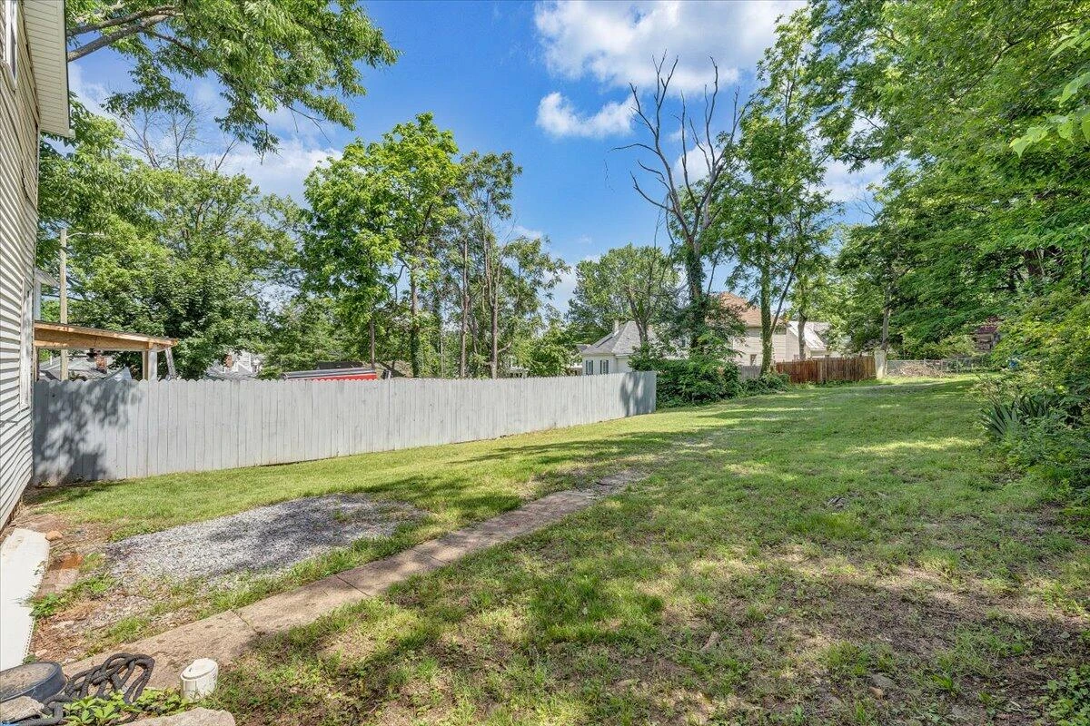 1120 6th ST - Photo 37