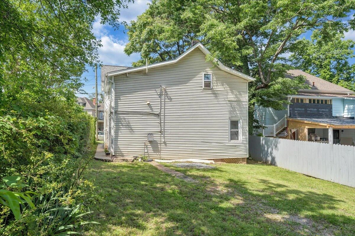 1120 6th ST - Photo 38