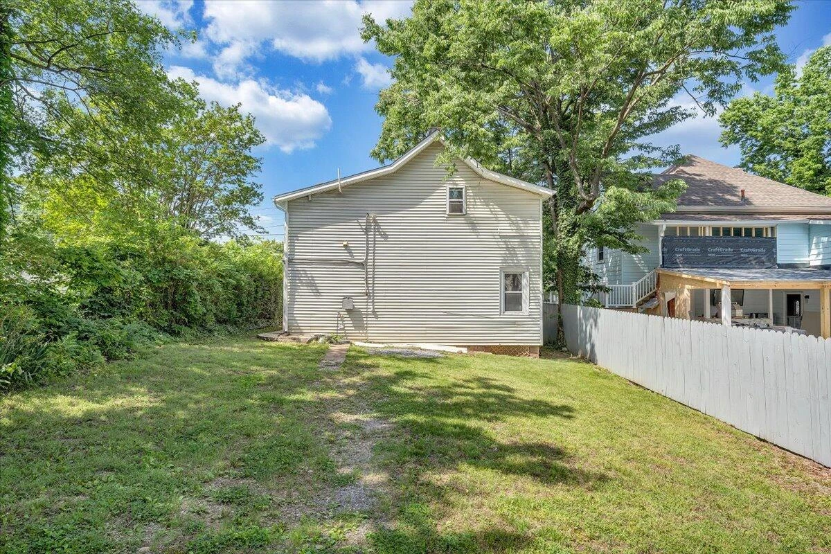 1120 6th ST - Photo 39
