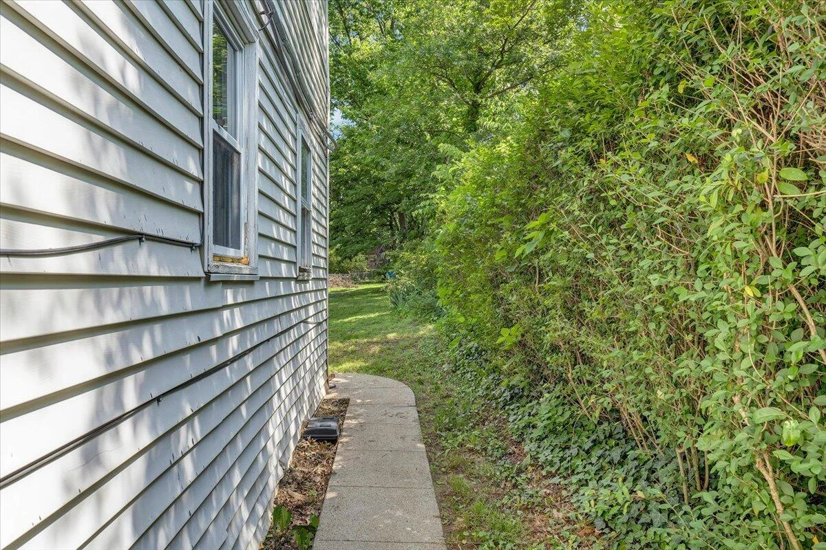 1120 6th ST - Photo 41