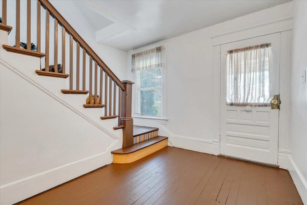 1120 6th ST - Photo 6