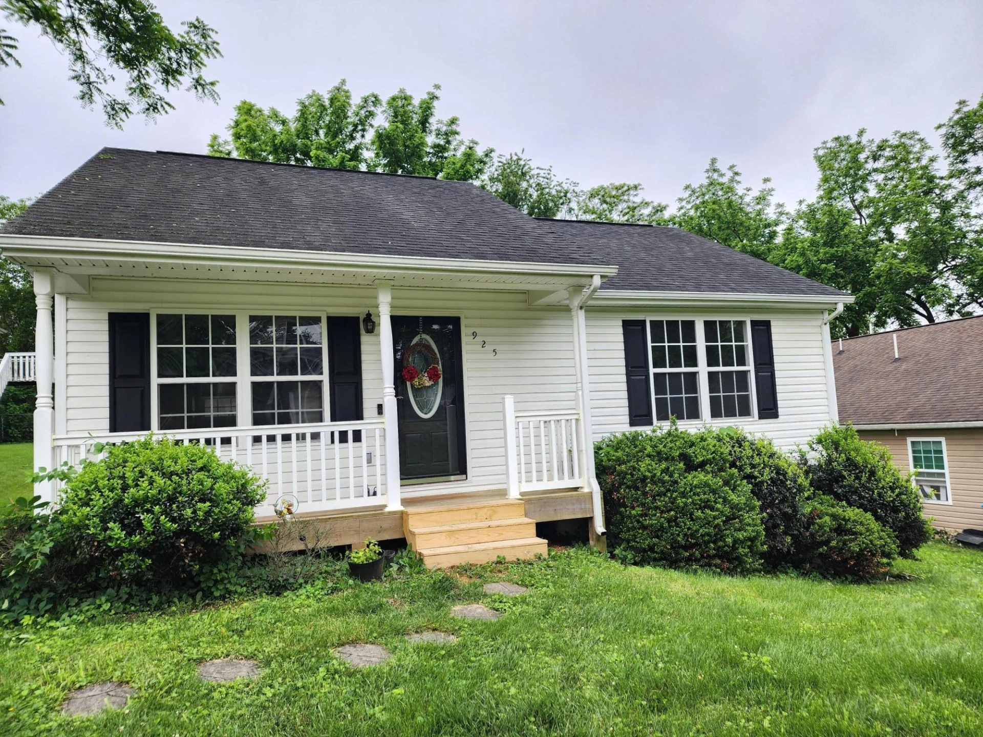925 Monticello AVE - Photo 2