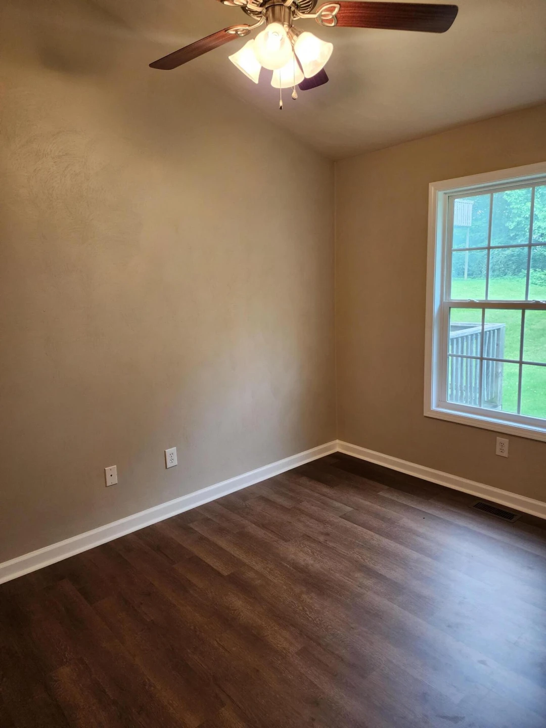 925 Monticello AVE - Photo 8