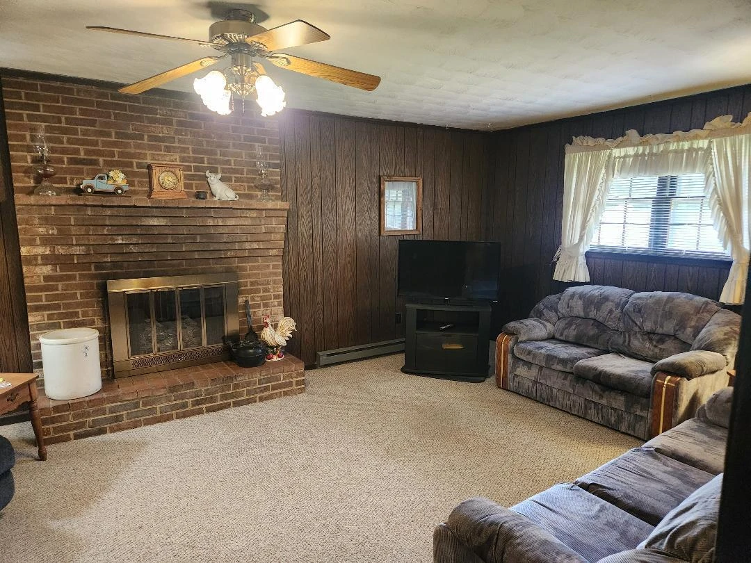 10496 Bent Mountain RD - Photo 17