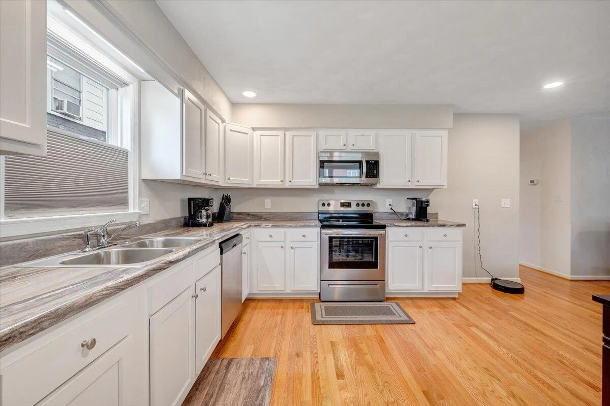 2030 Memorial AVE - Photo 14