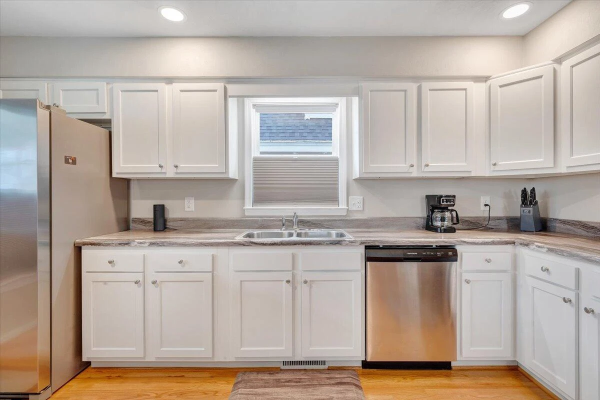2030 Memorial AVE - Photo 15