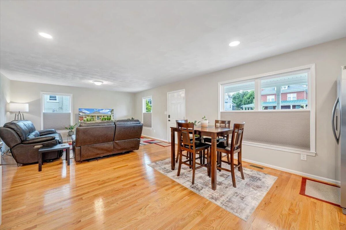 2030 Memorial AVE - Photo 16