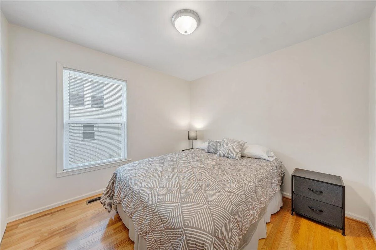 2030 Memorial AVE - Photo 22