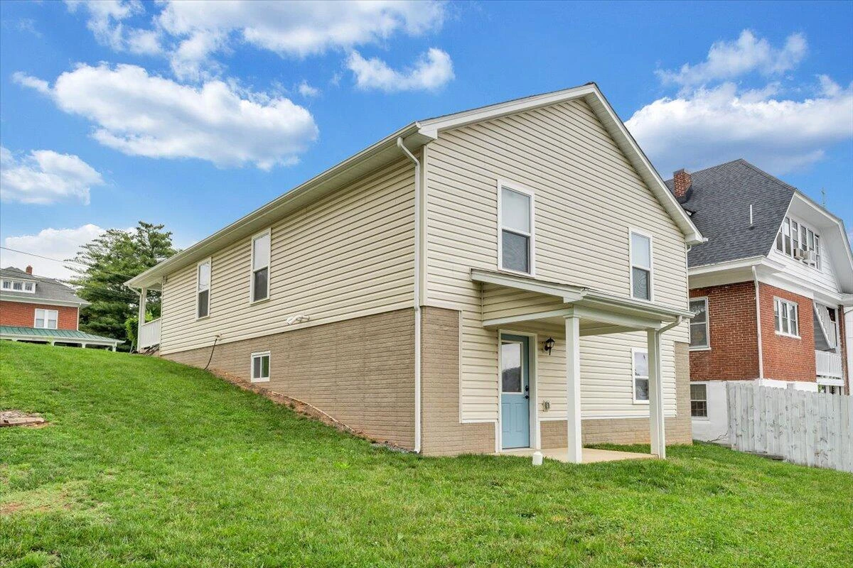 2030 Memorial AVE - Photo 28