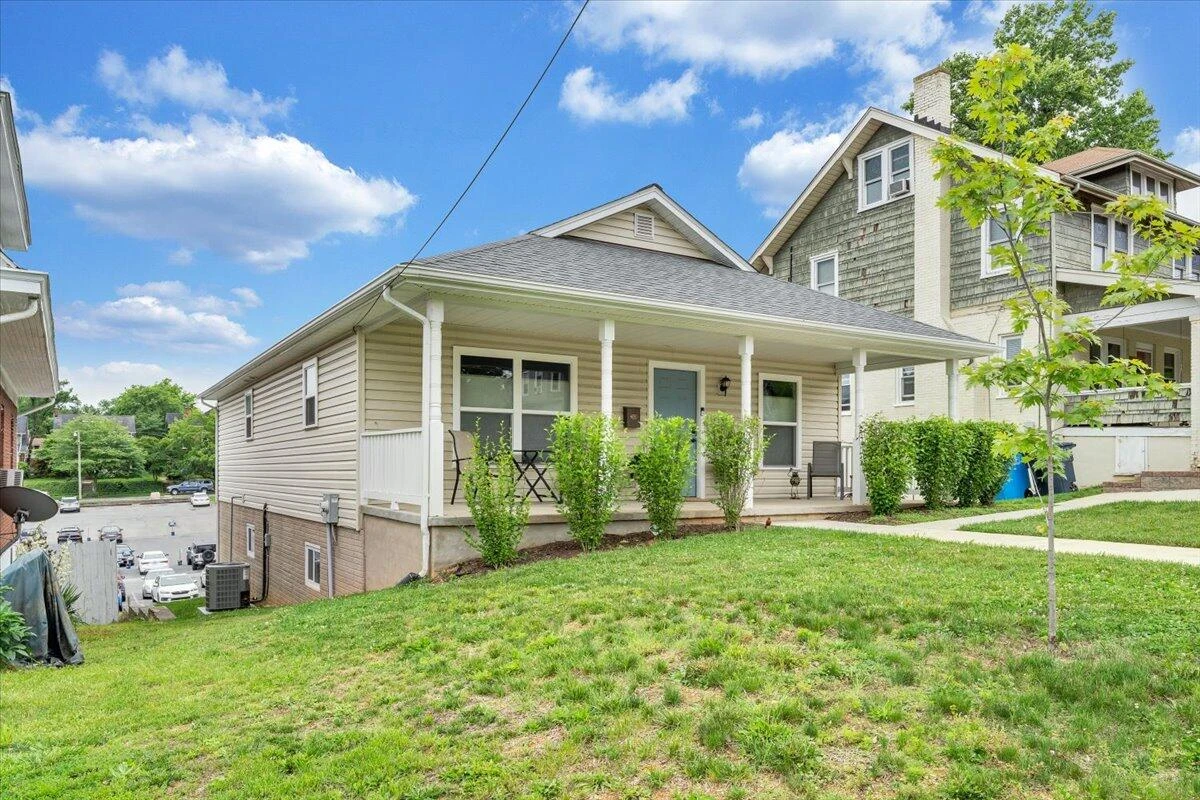 2030 Memorial AVE - Photo 29
