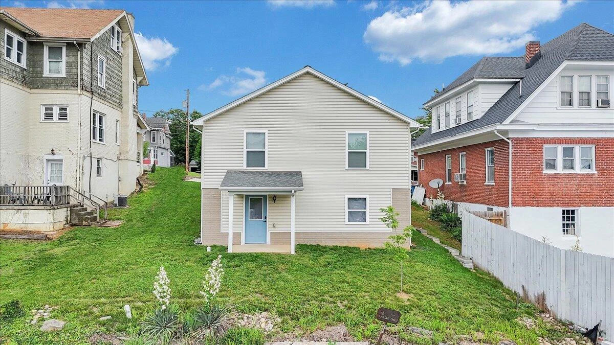 2030 Memorial AVE - Photo 33