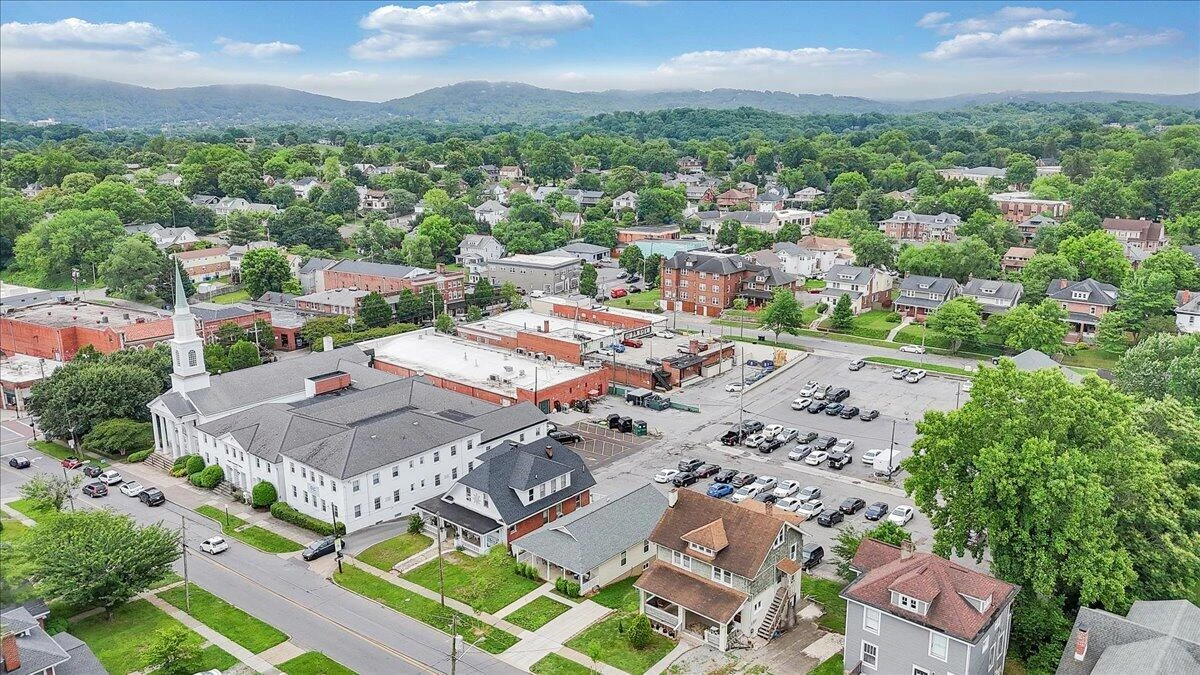 2030 Memorial AVE - Photo 40