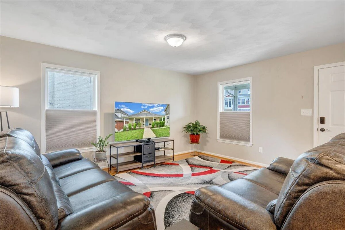 2030 Memorial AVE - Photo 9