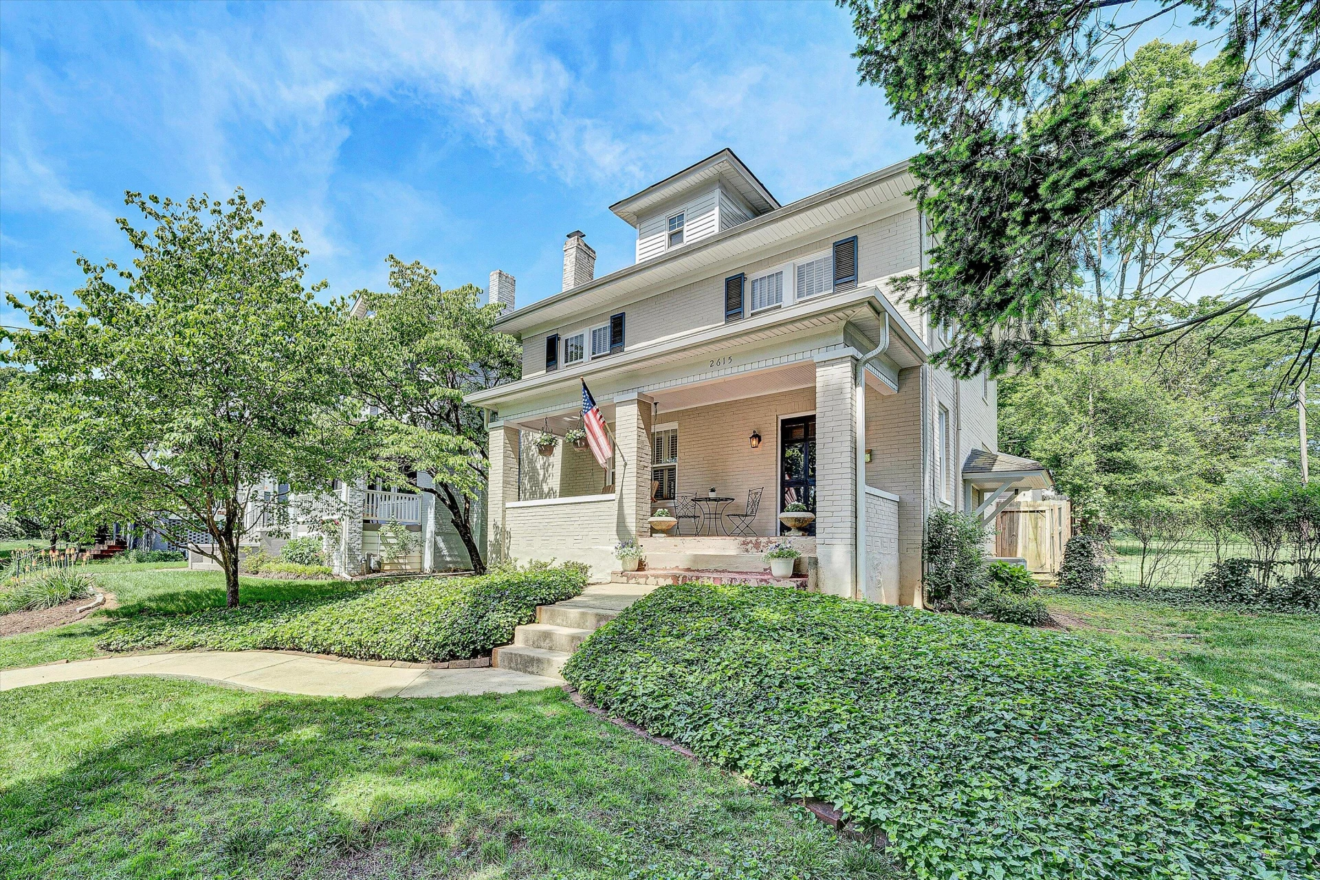 2615 Wycliffe AVE - Photo 2