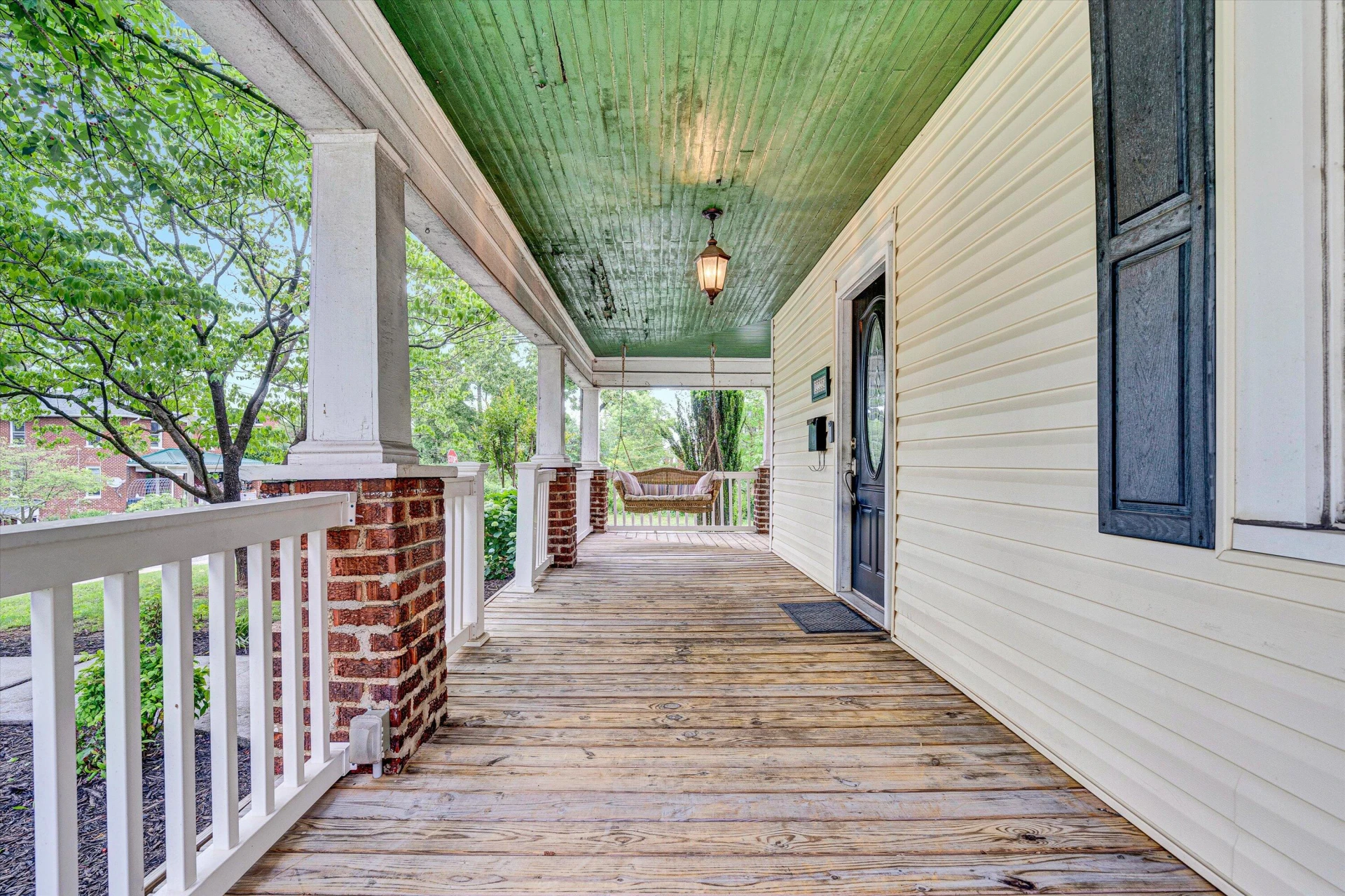 2102 Berkley AVE - Photo 4