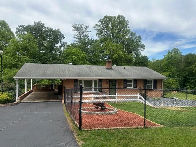 586 Graceland DR