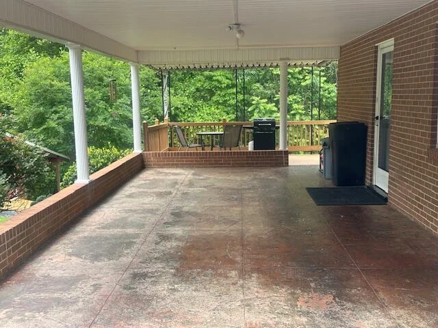 586 Graceland DR - Photo 4