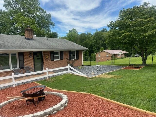 586 Graceland DR - Photo 5