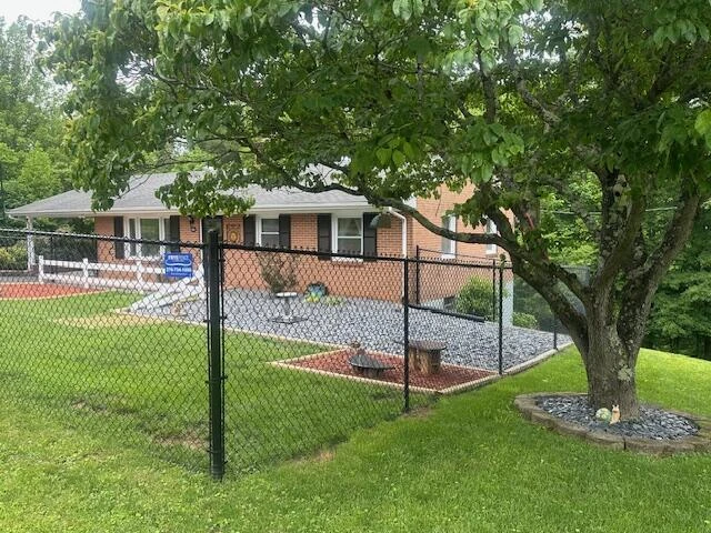 586 Graceland DR - Photo 6