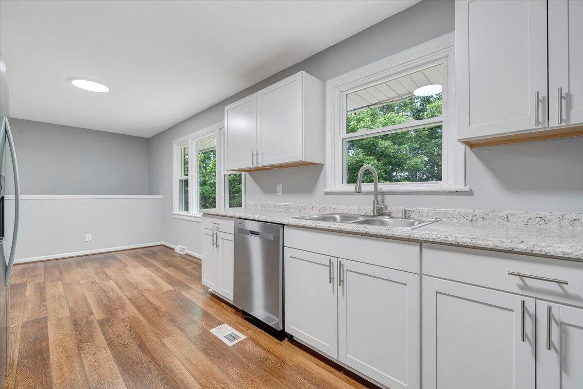 4438 Stonewall RD - Photo 11