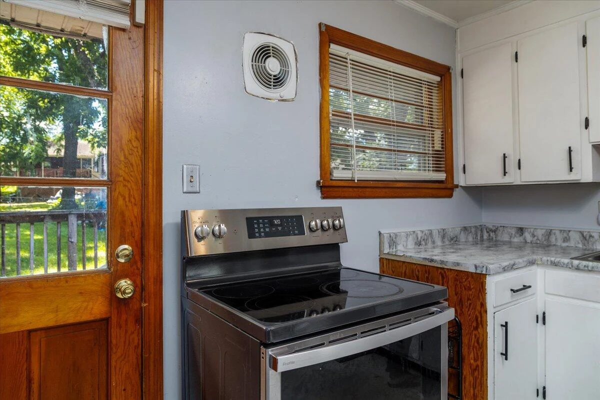 1829 Court ST - Photo 10